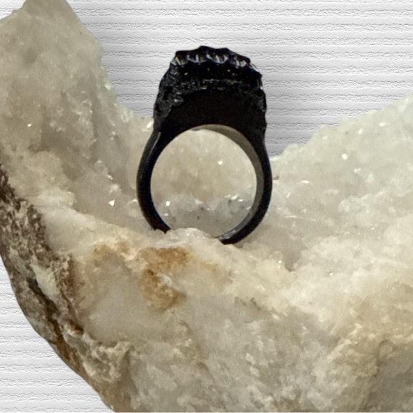 NWOT Kurt Geiger Pavé Eagle's Head Crystal Cocktail Ring - Picture 6 of 13